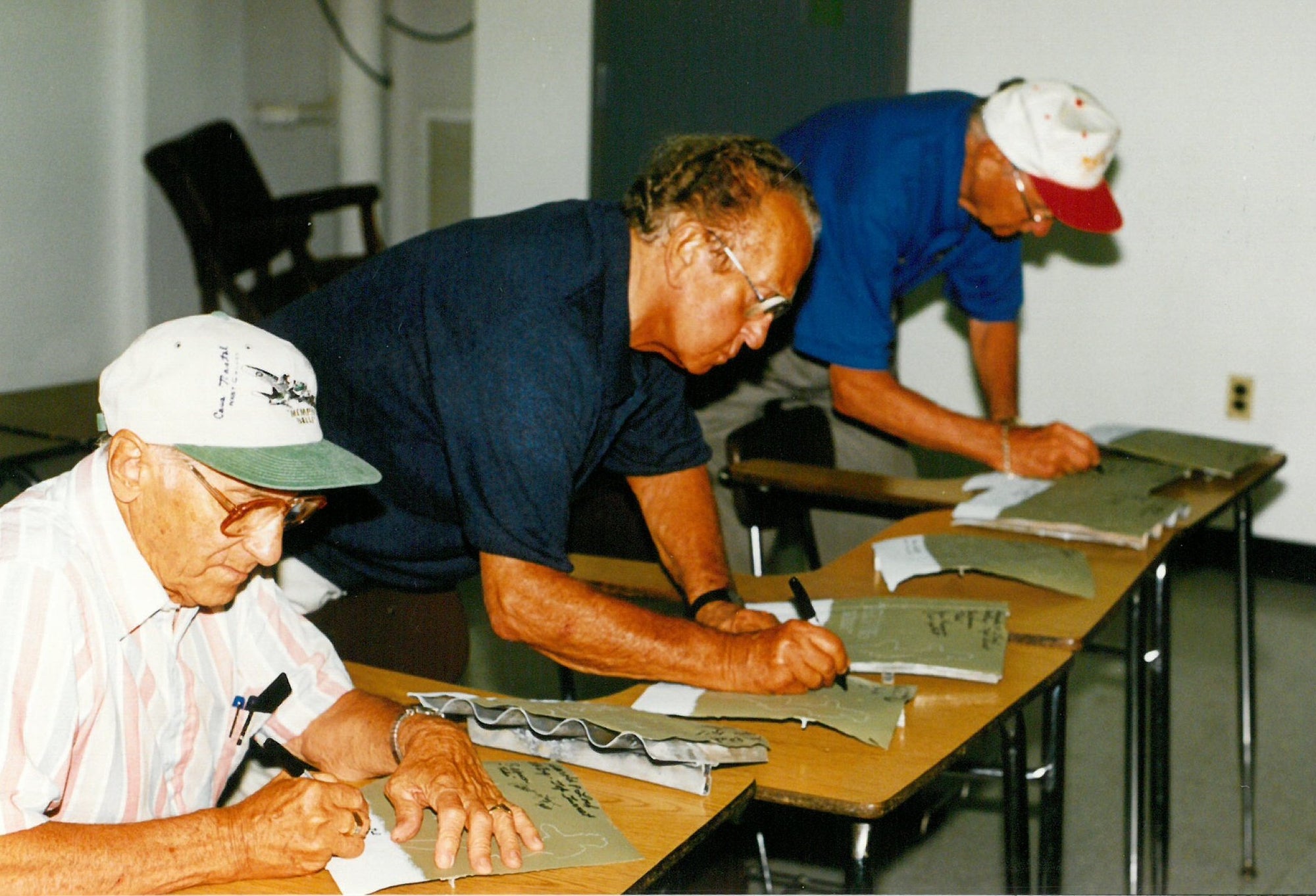 Robert Morgan & 4 Crew / MEMPHIS BELLE (10 remain)